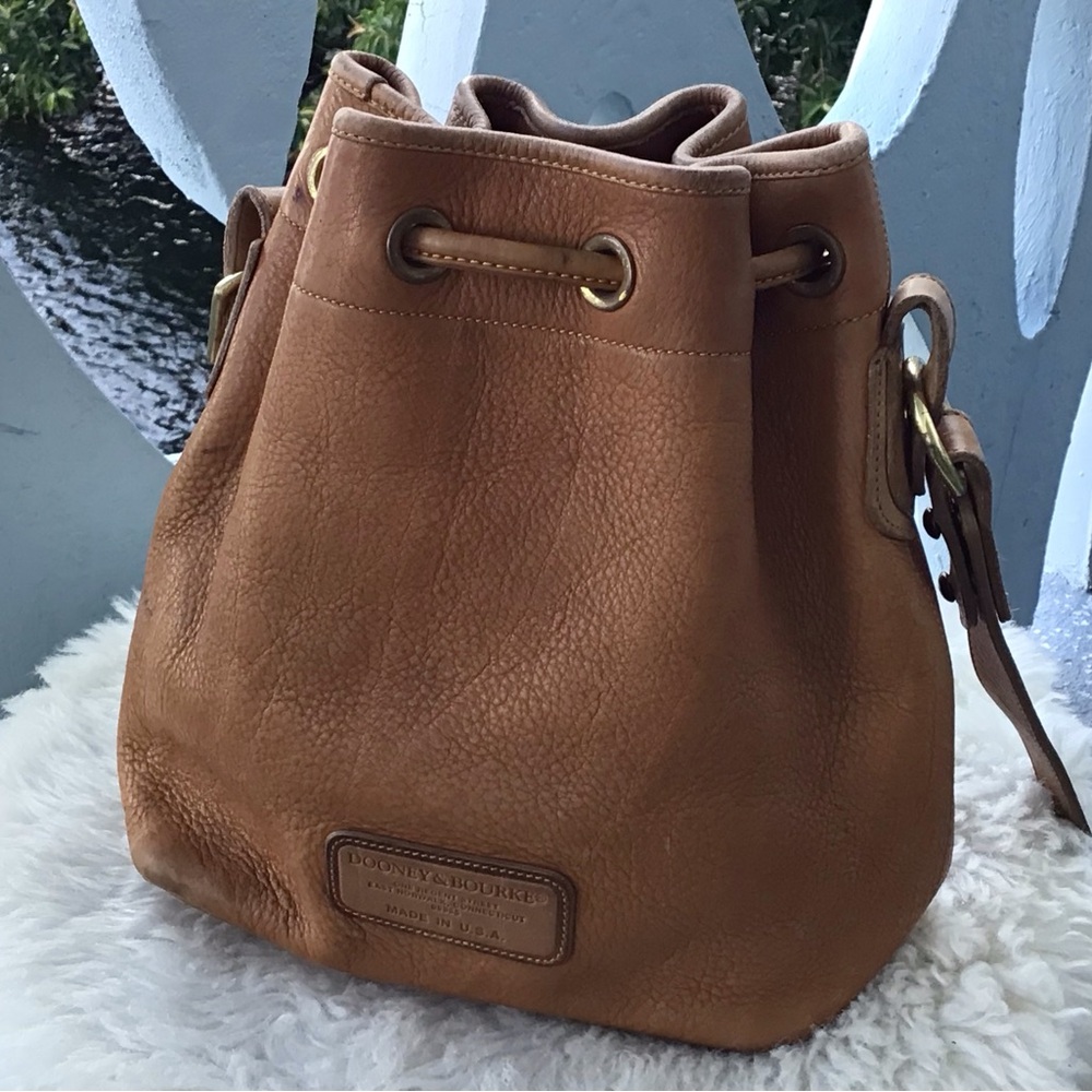 Vintage Dooney & Bourke All Weather Leather Drawstring Bucket Crossbody Bag